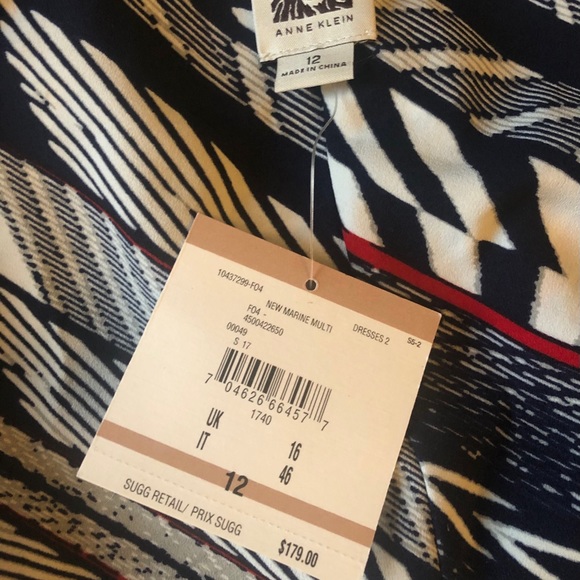 Dress - Picture 4 of 4